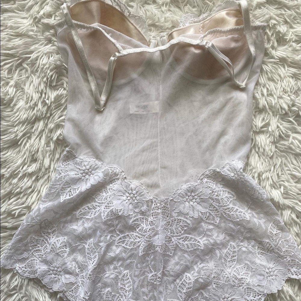 Vintage VS White Lace Bodysuit - Picture 9 of 9